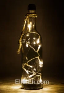 Бутылка с белой гирляндой, фото